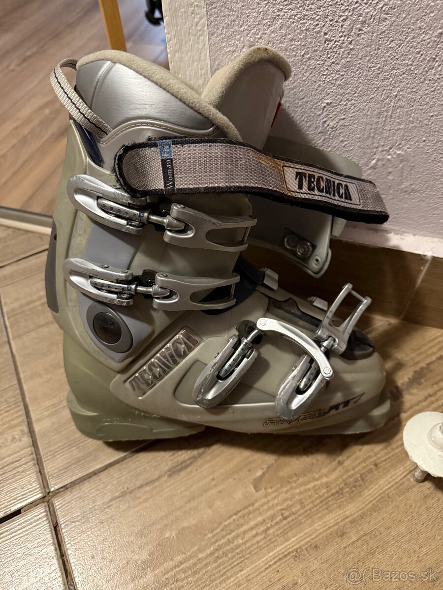 Predám SADA dámske lyže 140cm a lyžiarky 24cm palice 110 - 3