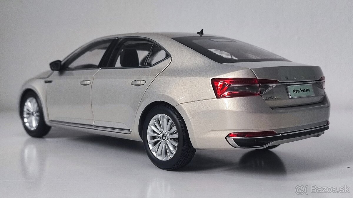 Škoda Superb 1:18 - 3
