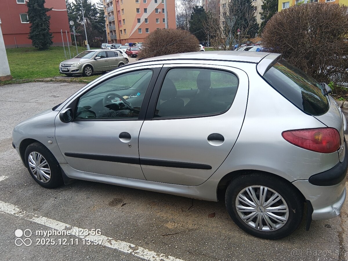 Predám Peugeot 206 1.1i – 1. majiteľ - 3