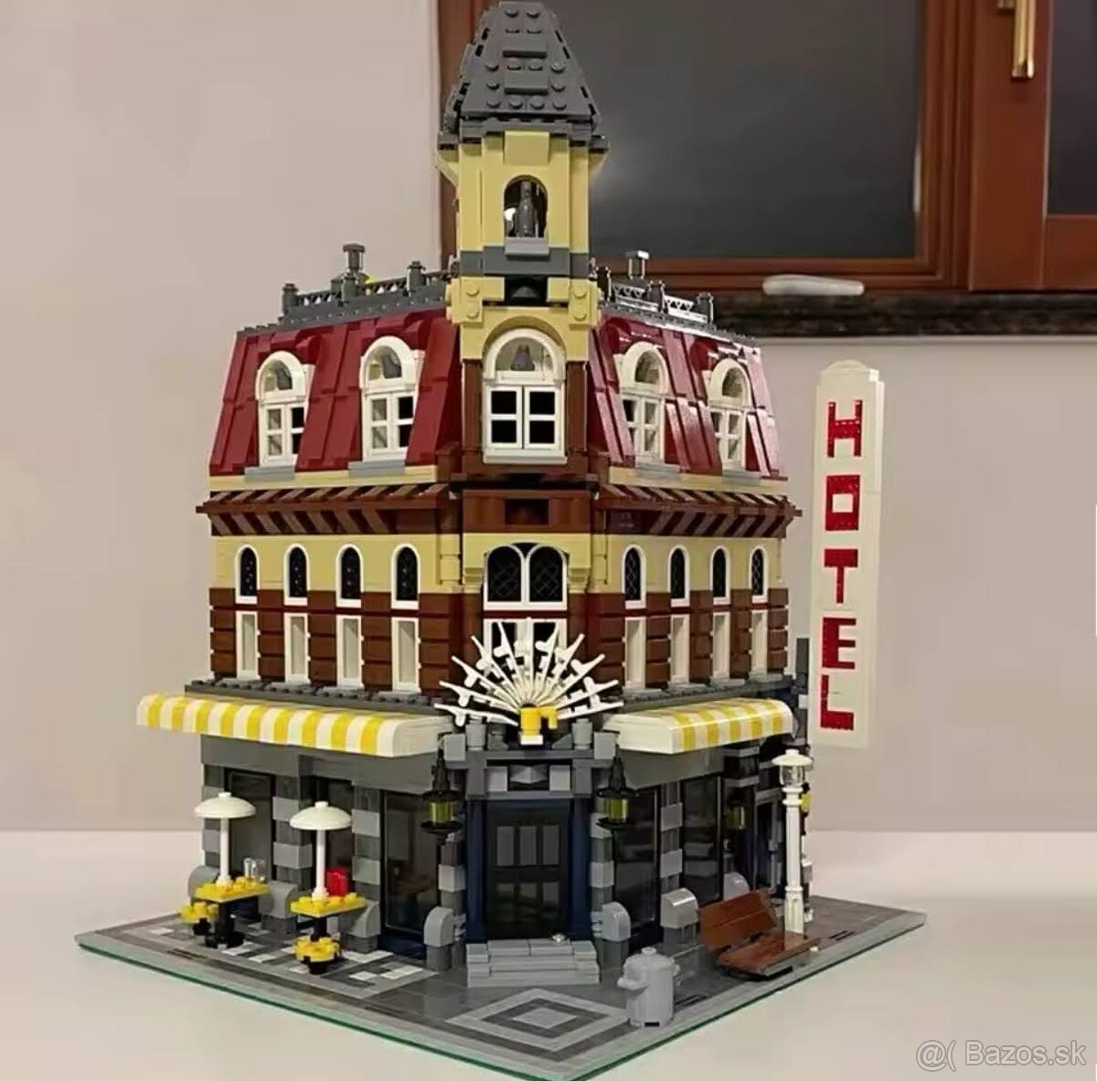 Café Corner 10182 - 3