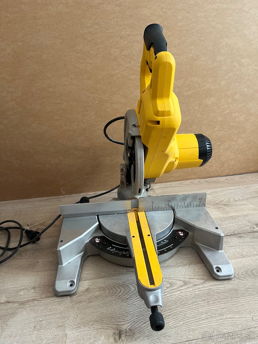 Pokosová píla Dewalt - 3