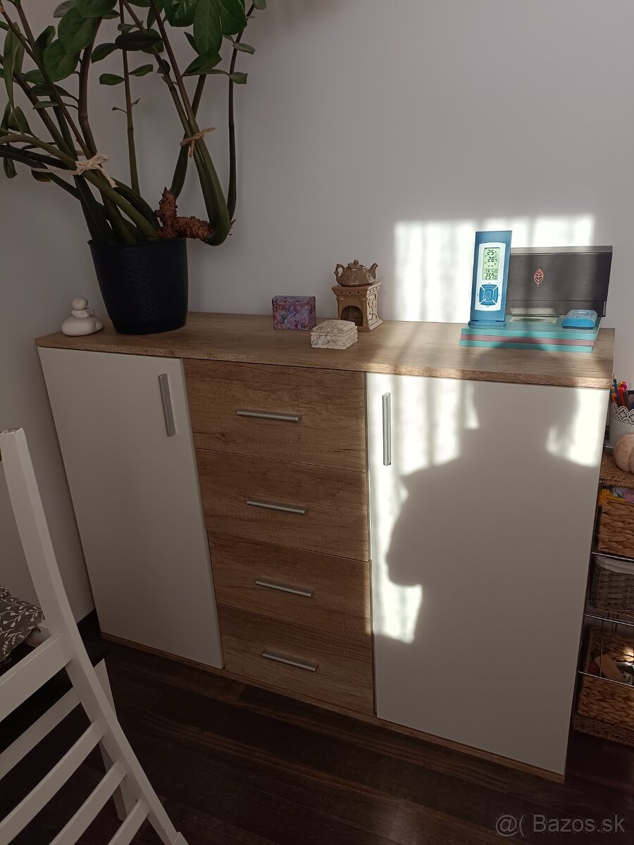 Kuchynský stôl a stolicky - 3