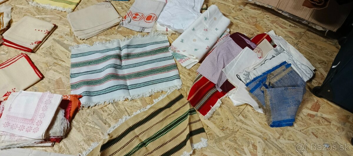 Tkané dečky, vyšívané obrusy a rôzne - 3