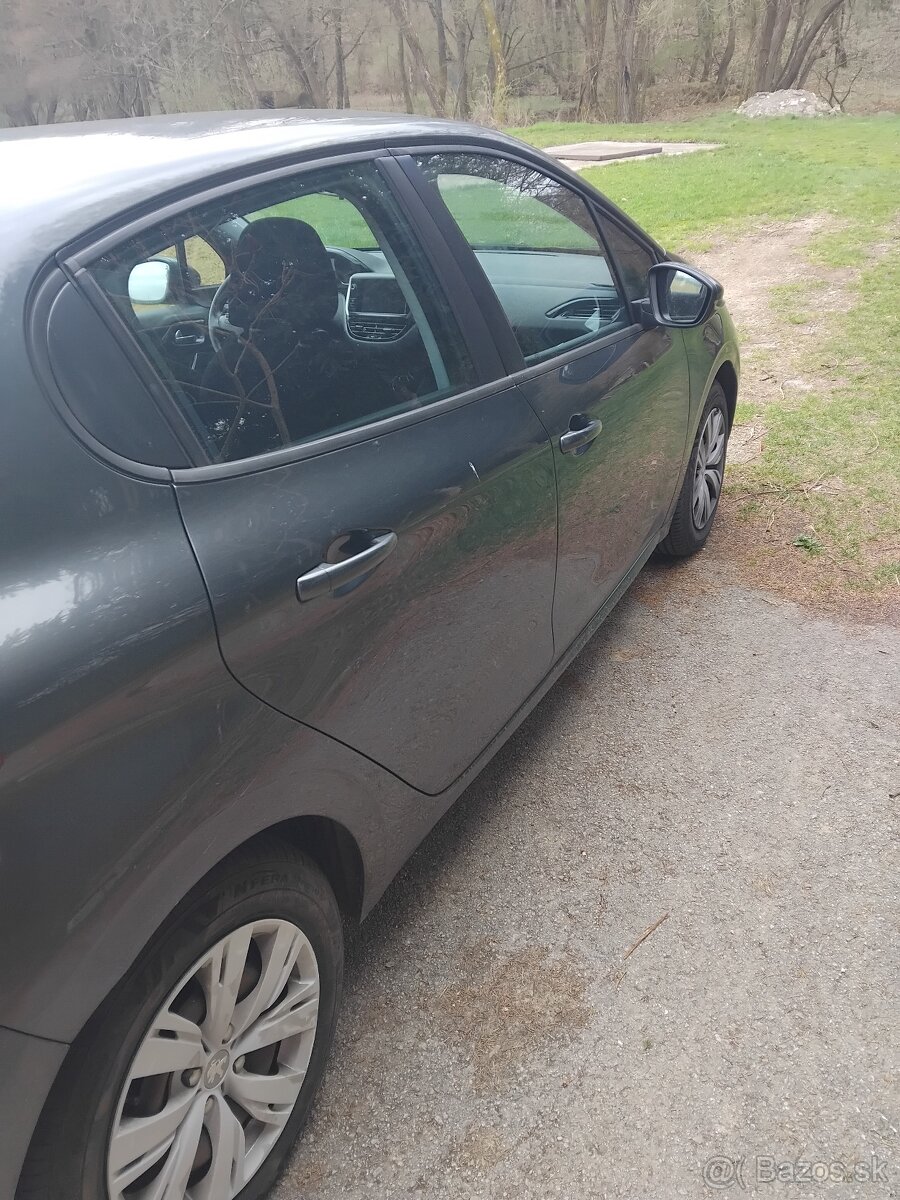 Peugeot 208 - 3