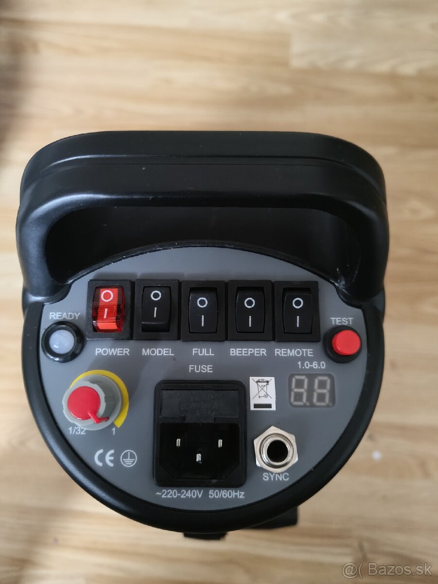 Štúdiový blesk Linkstat LL-600D - 3