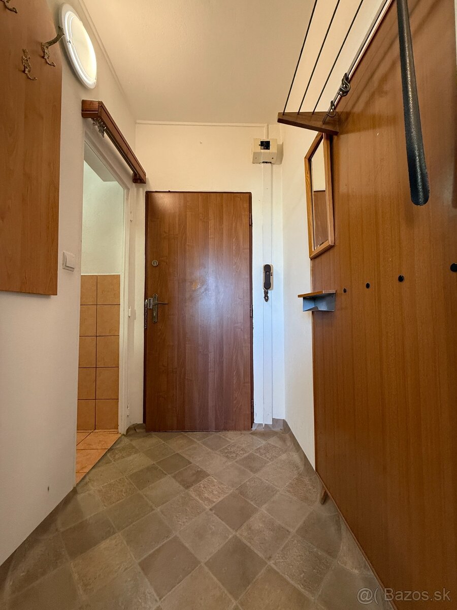 PREDAJ - GARSÓNKA - ZLATÉ MORAVCE - 3