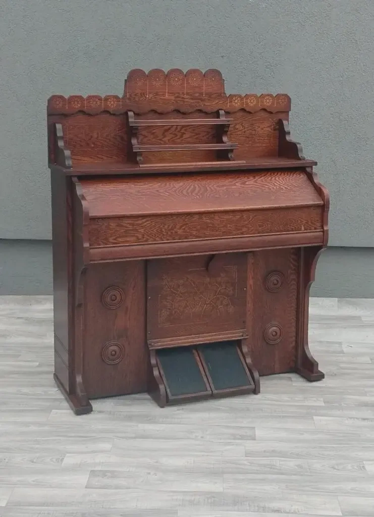 Organ s dubovým puzdrom Needham. - 3