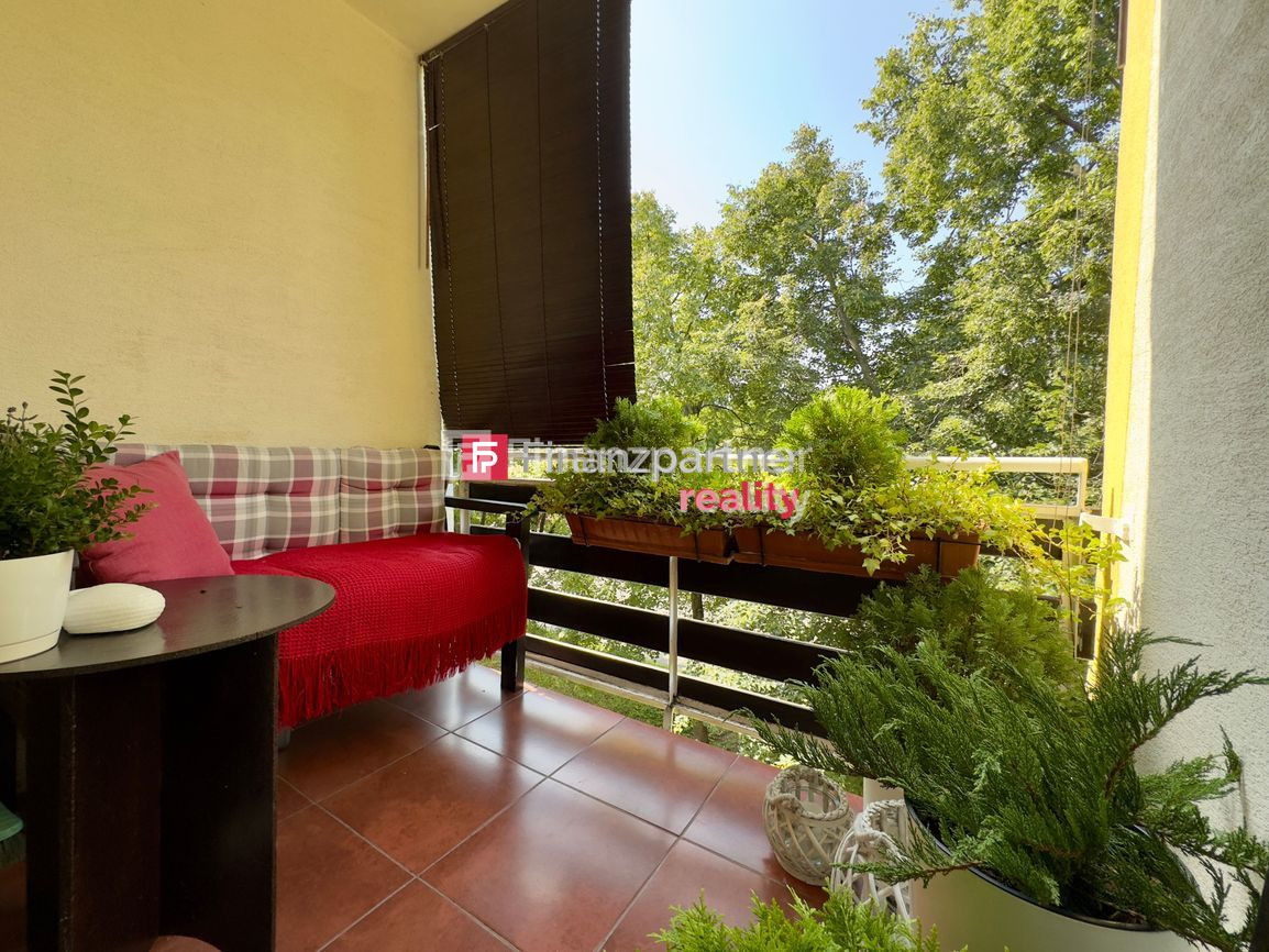 Na predaj priestranný 4-izbový byt Boriny - 3