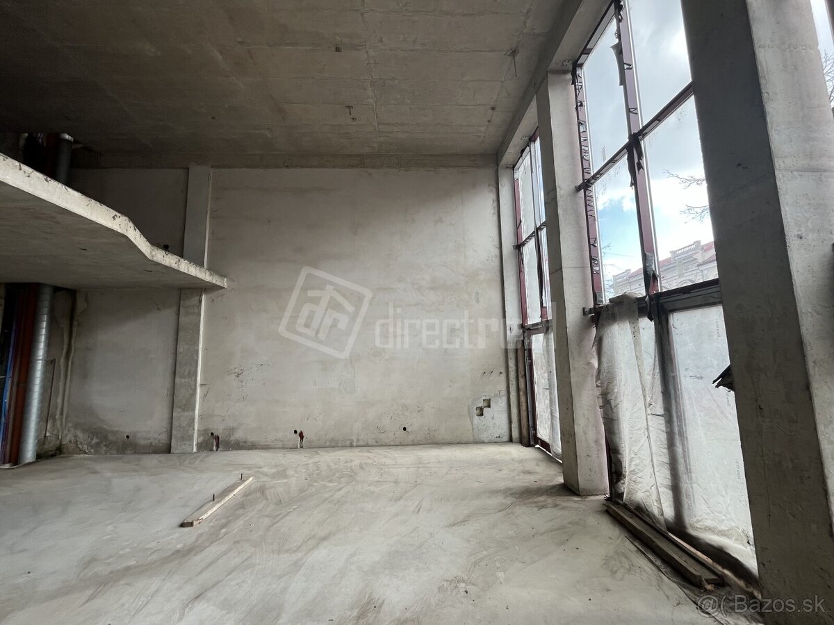 Stavba pred dokončením v centre mesta Lučenec - 3