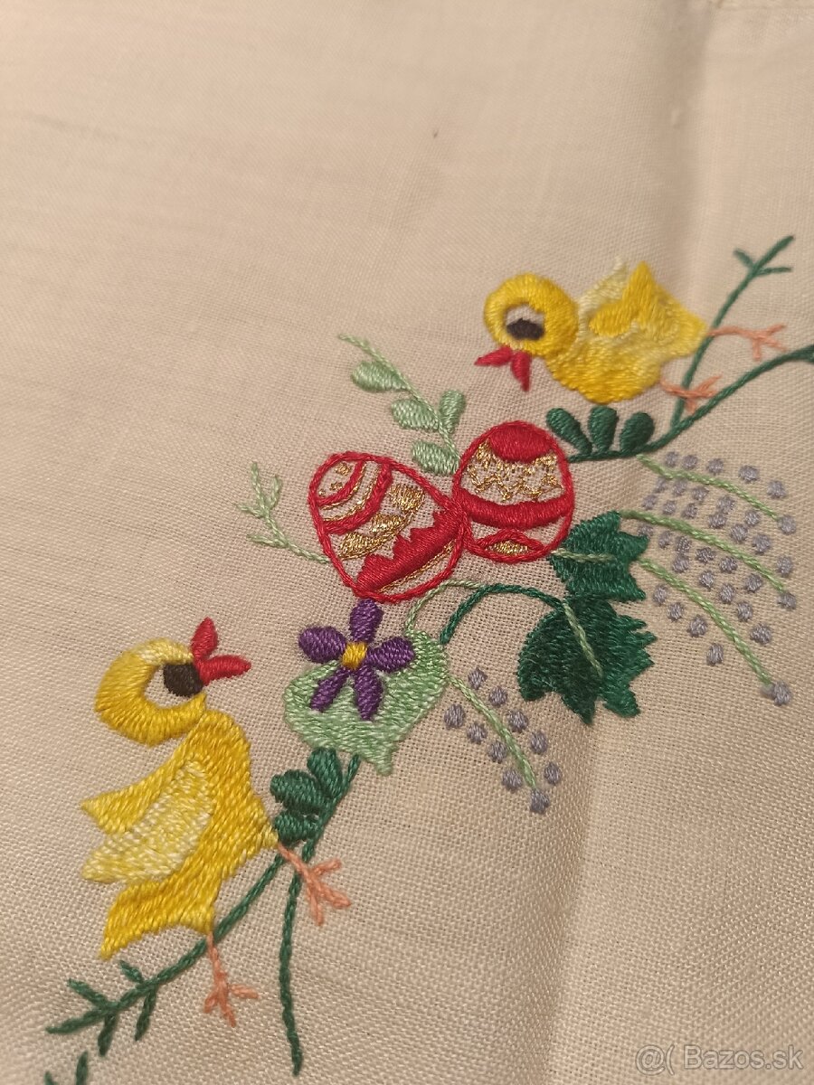 Predám ručne vyšívaný obrus s motívom Veľkej noci - 3