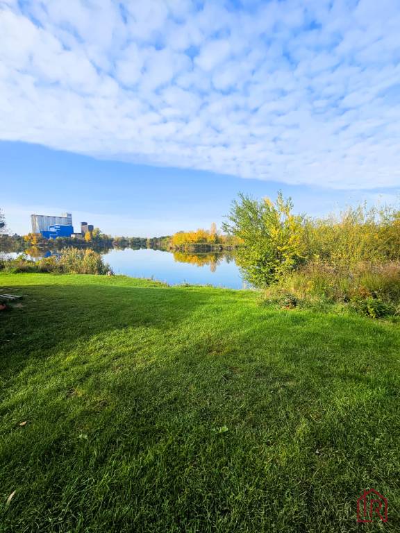 KH-1018, PREDAJ Pozemok pri jazere 887 m², garáž, altánok - 3