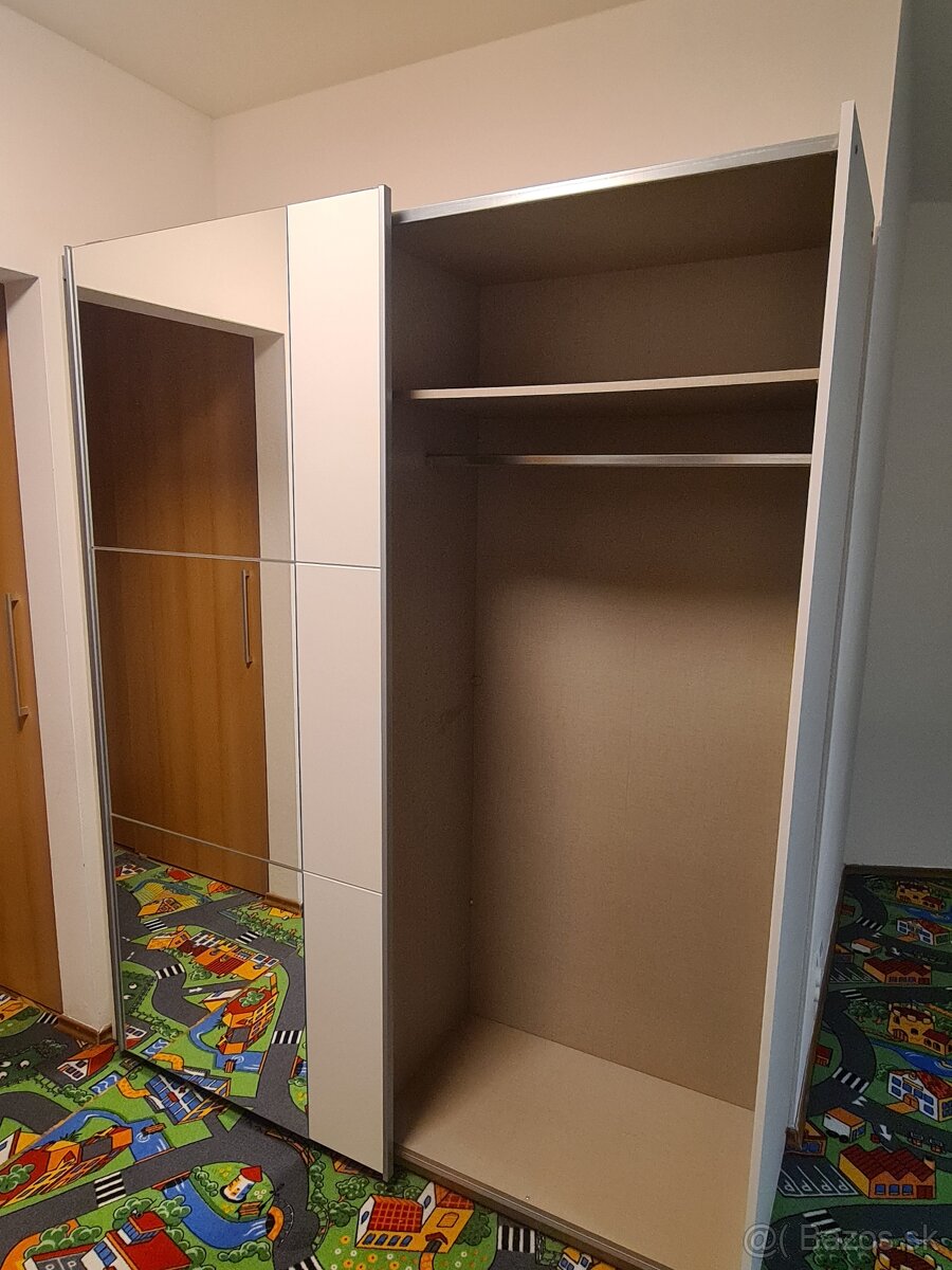 Skriňa s posuvnými dverami - 3
