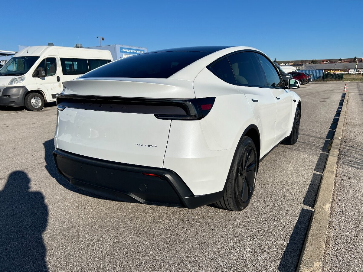 TESLA MODEL Y PREMIUM LONG RANGE ALL-WHEEL DRIVE - 3