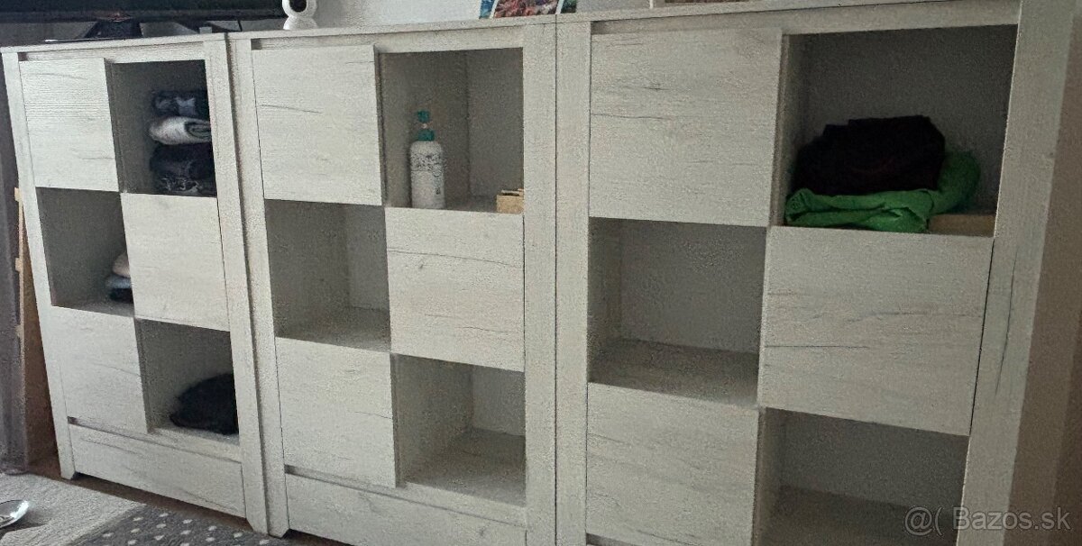 Detská izba s posteľou a stolom - 3