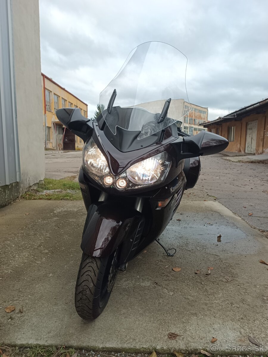 Kawasaki GTR 1400 - 3