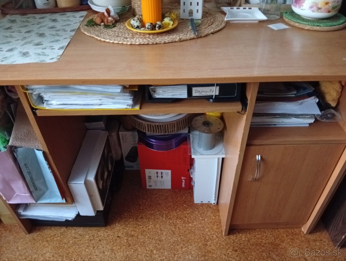 Písací stolík s vysúvom, skrinka, skriňa. - 3