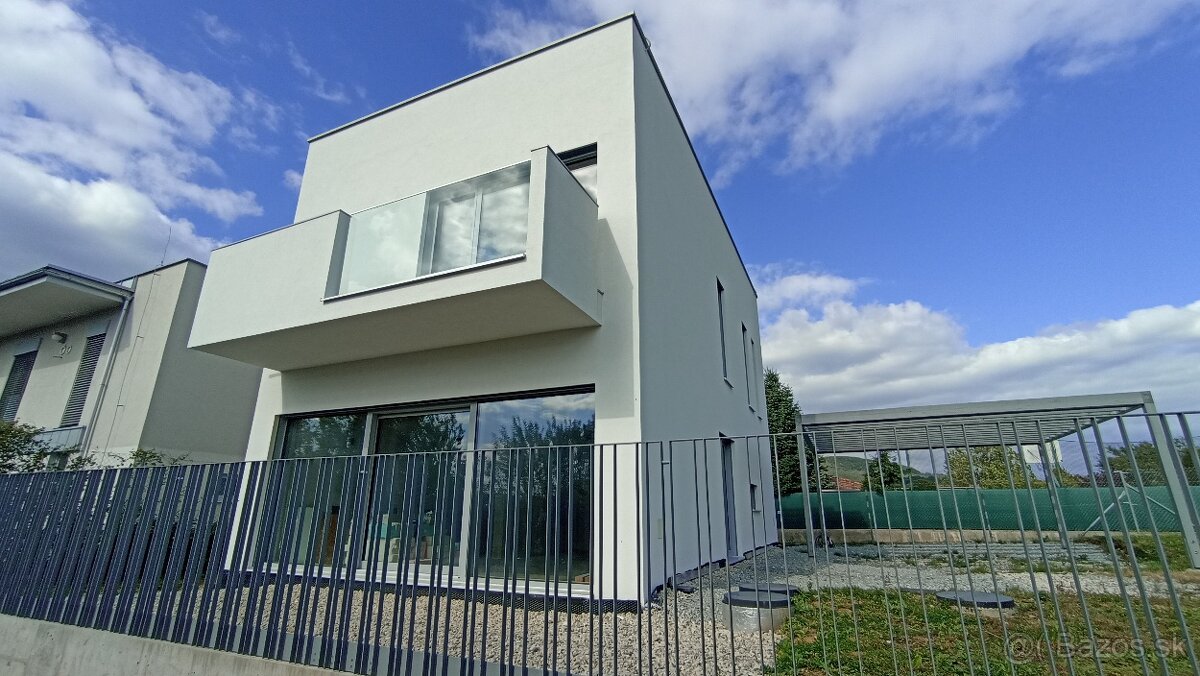 TOCA real - predaj - štýlový dvojpodlažný RD v obci Hôrky - 3