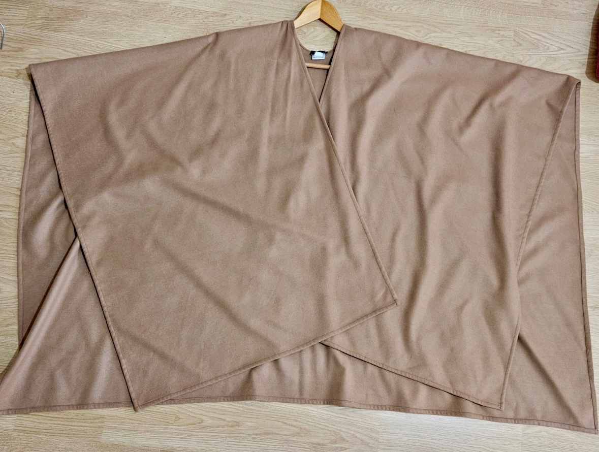 DÁMSKE PONČO CAMEL A ČIERNE - 3