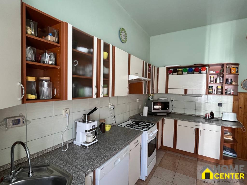 NA PREDAJ 4 izb. rodinný dom s veľkým potenciálom v Kolárove - 3