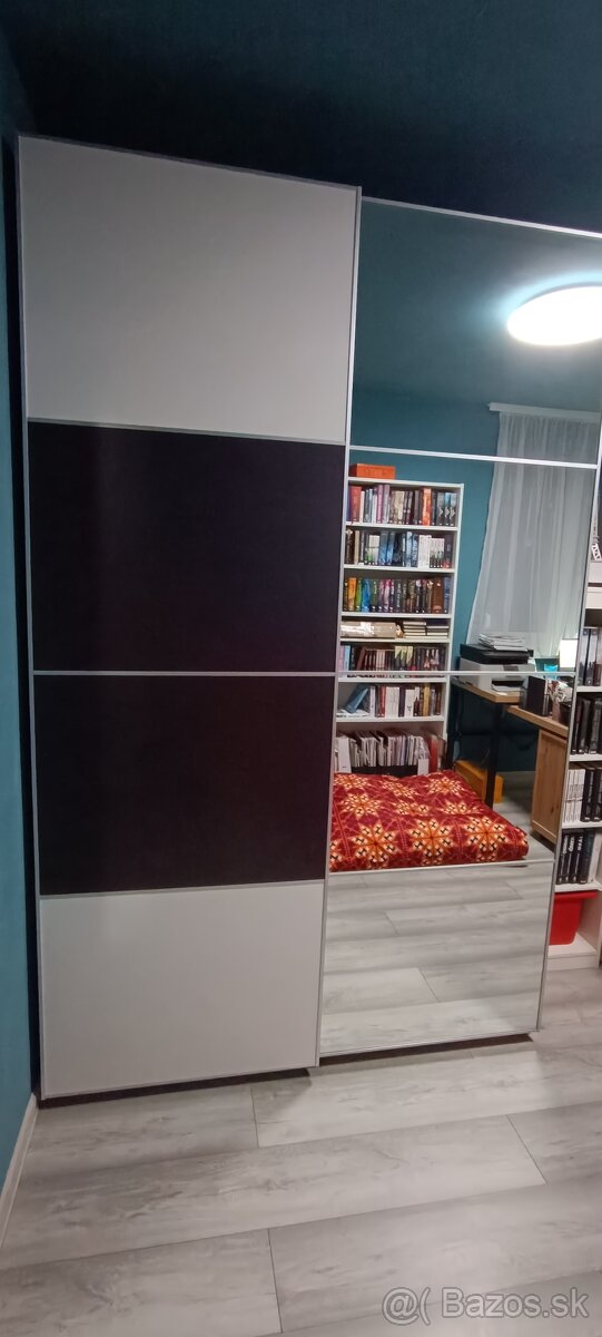 Skriňa s posuvnými dverami - 3