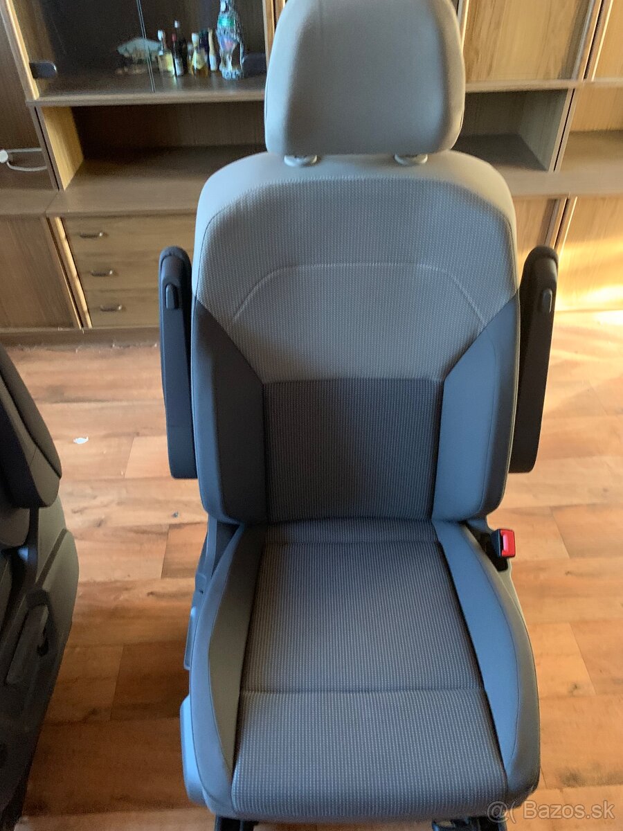 NOVÉ sedadla VW Multivan T7 v Top Stavu - 3