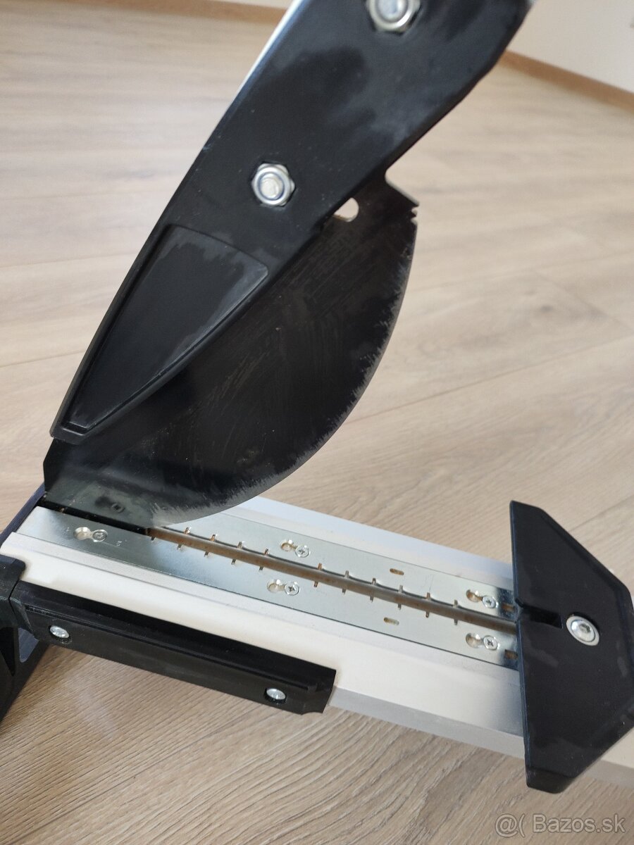 Profesionálna a výkonná rezačka laminátu a vinylu. - 3