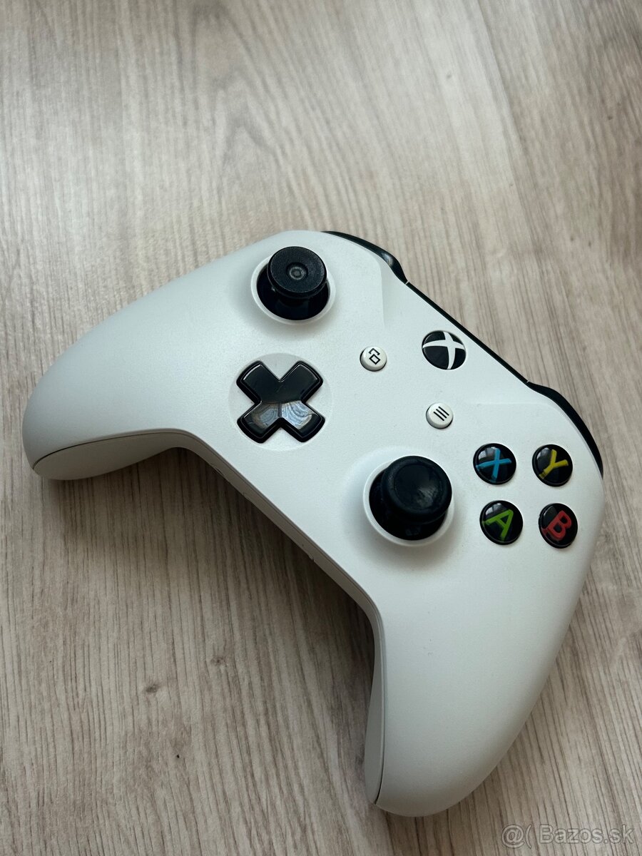 Xbox One S - 3