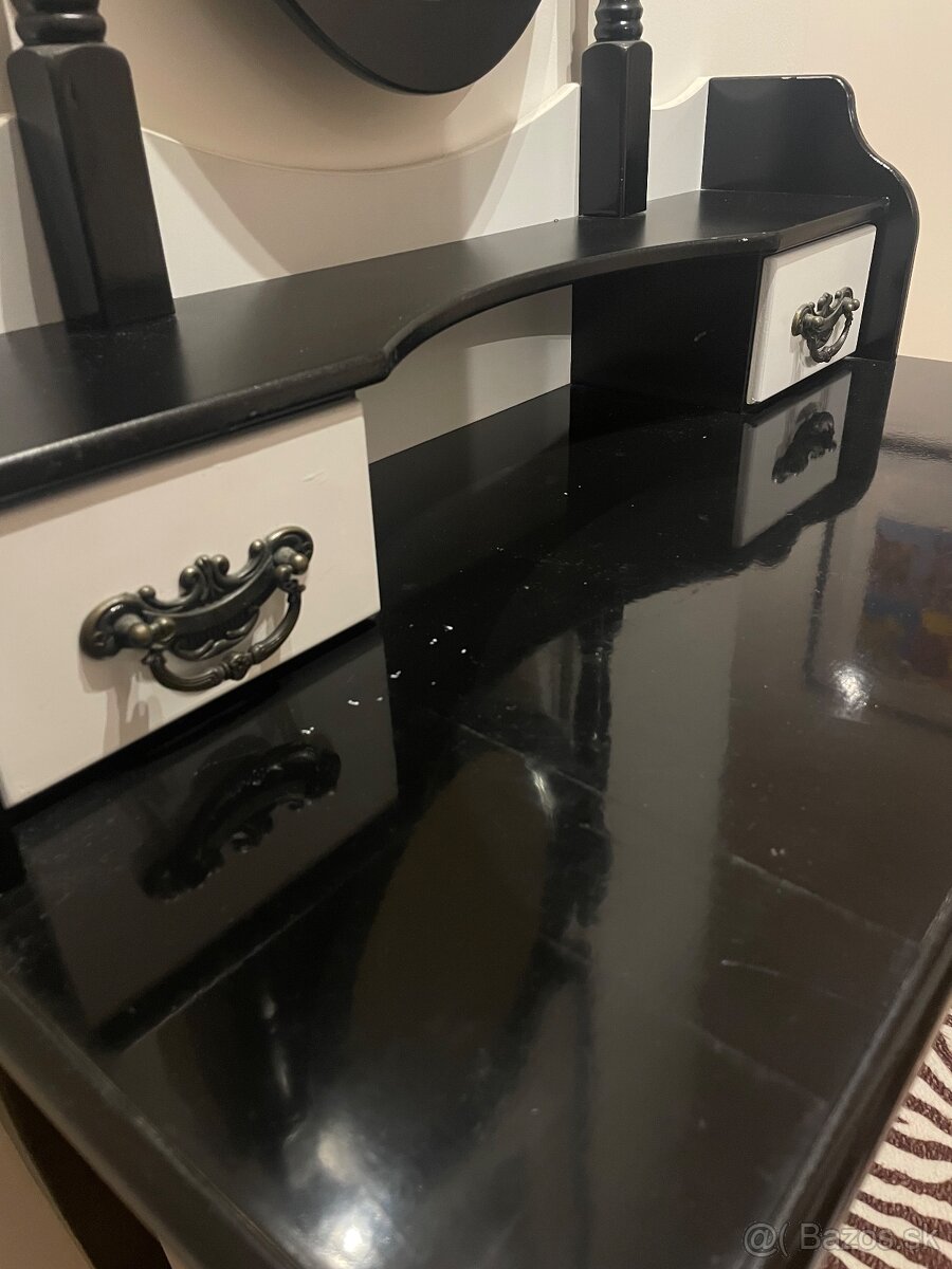 Kozmetický stolík - 3