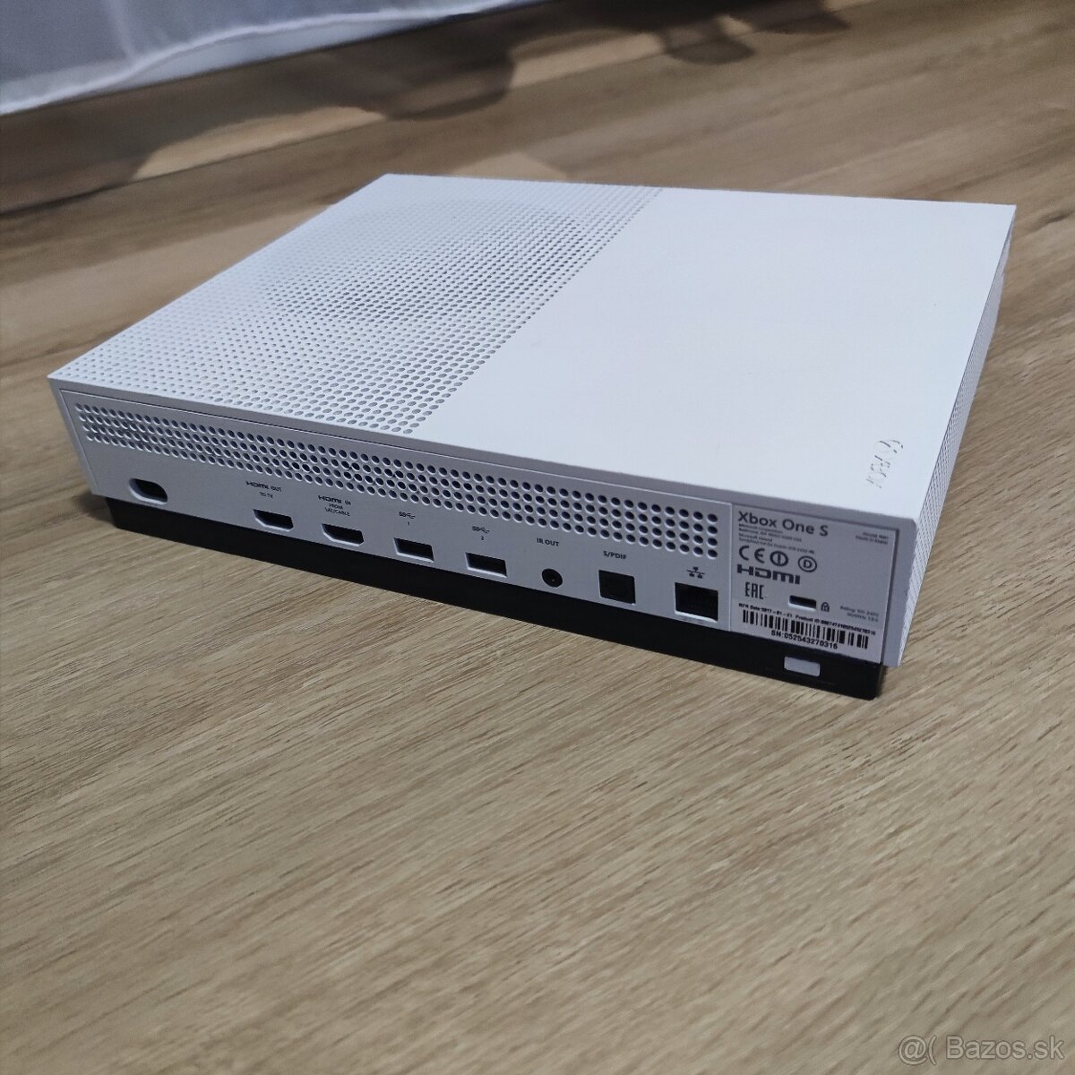 Xbox One S (500GB) + GTA V - 3