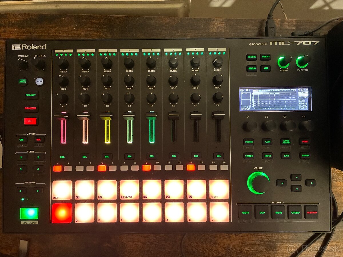 Roland MC-707 Groovebox - 3