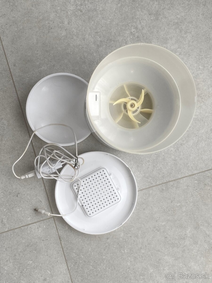 Smart kŕmidlo pre psy/mačky s kamerou zn. TESLA - 3