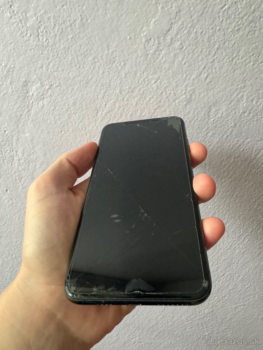Predám iPhone XS Max – 64 GB - 3