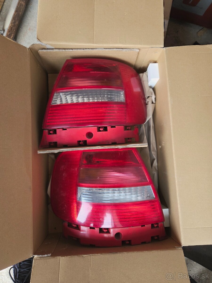 Audi A4 zadne svetlá - 3