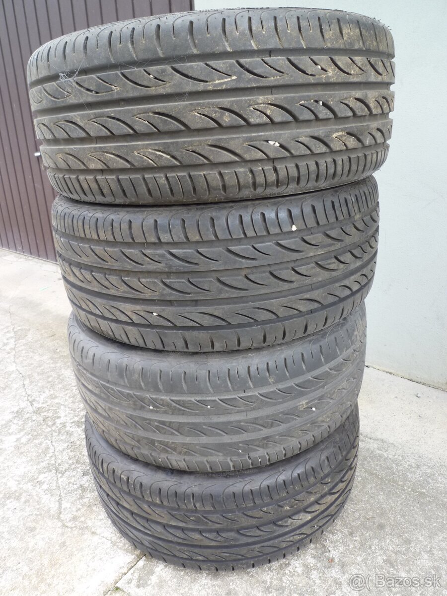 Predám pneu. Pirelli P ZERO NERO 215/40 r17. - 3