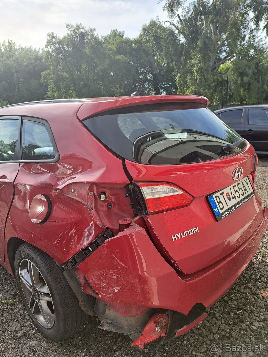 Havarovaný hyundai i30 - 3