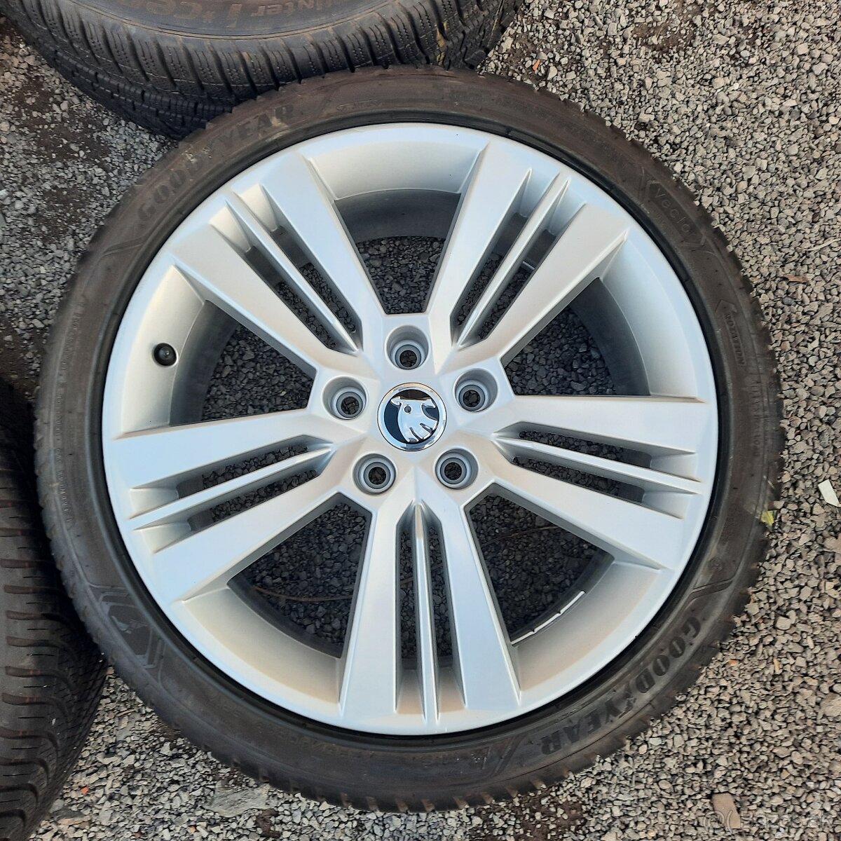 PICTORIS zimna Alu kola R18 5x112 Octavia VRS Touran Sharan - 3