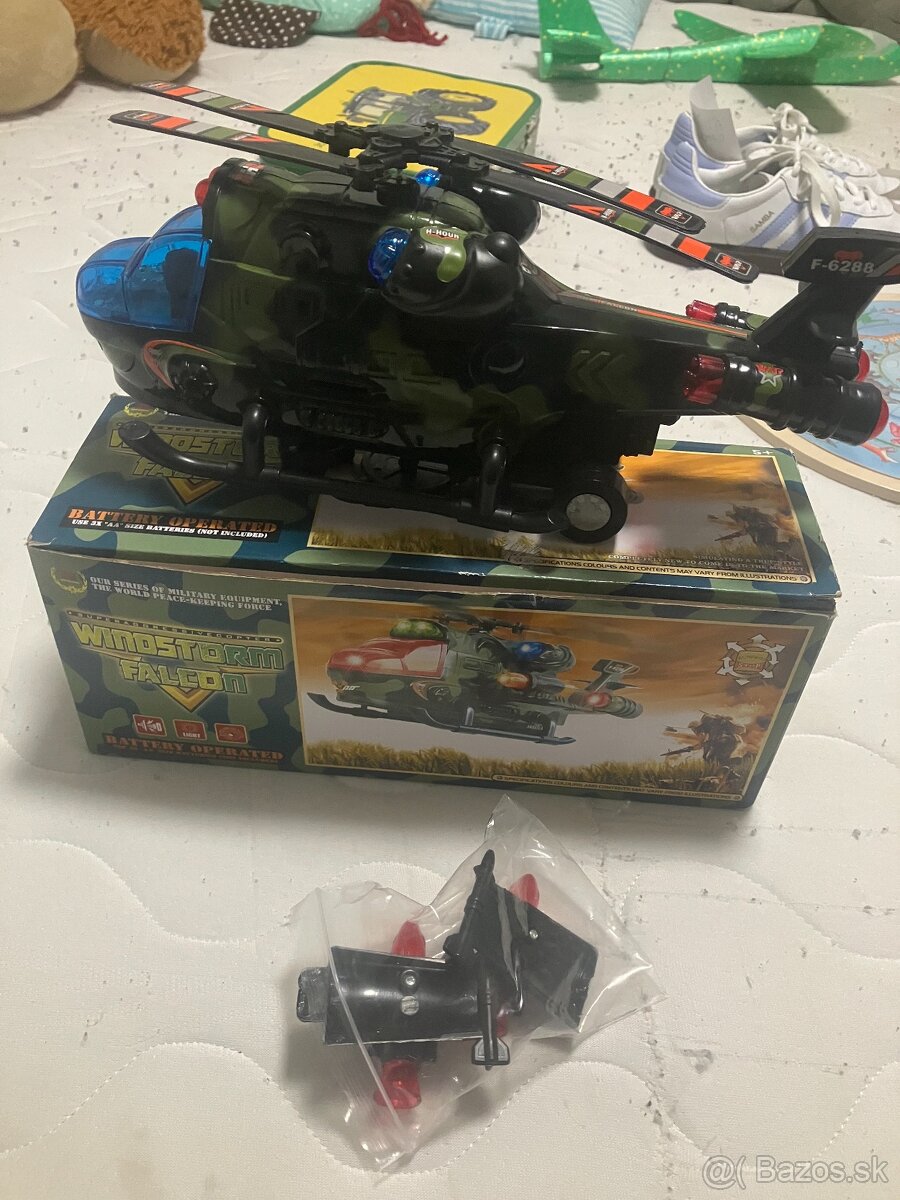 rôzne puzzle a hračky - 3