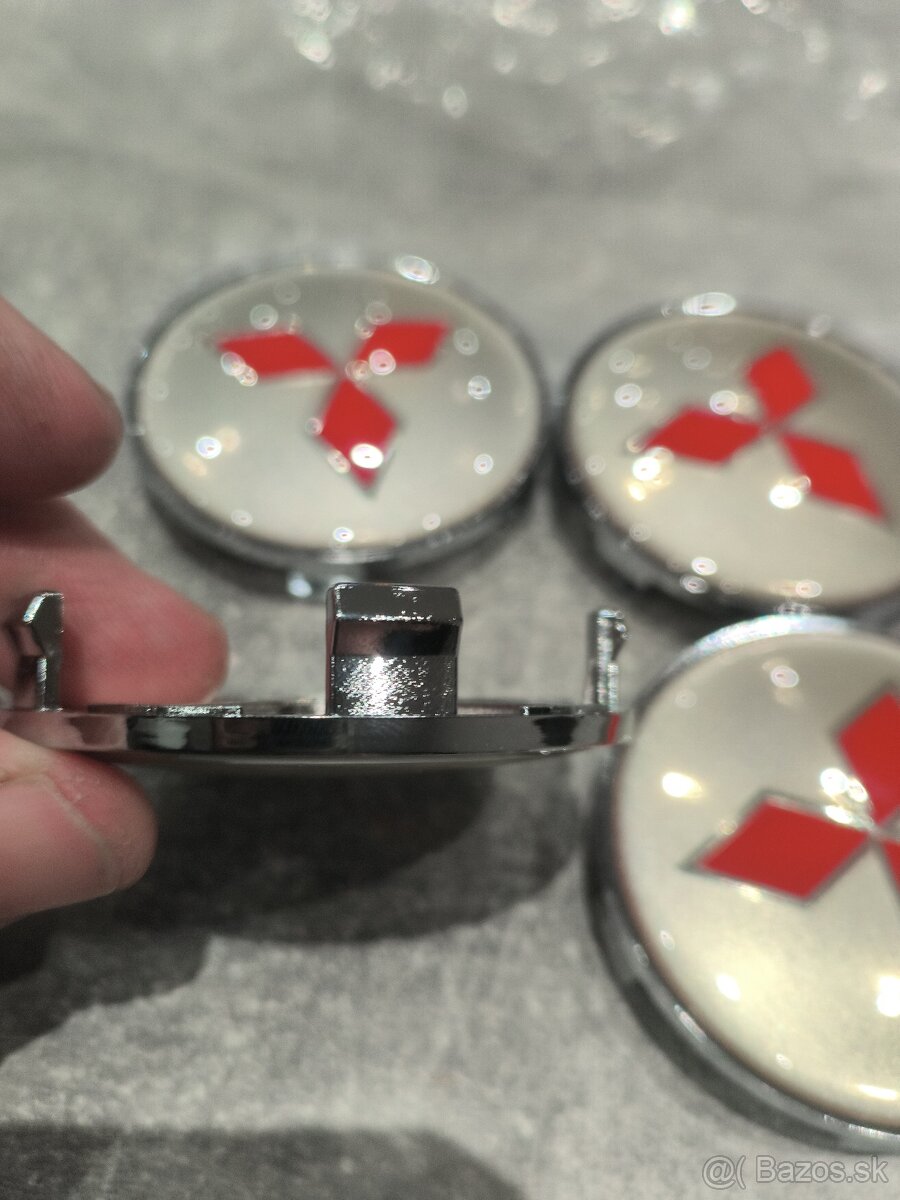 Predám stredové krytky kolies 68mm Mitsubishi - 3