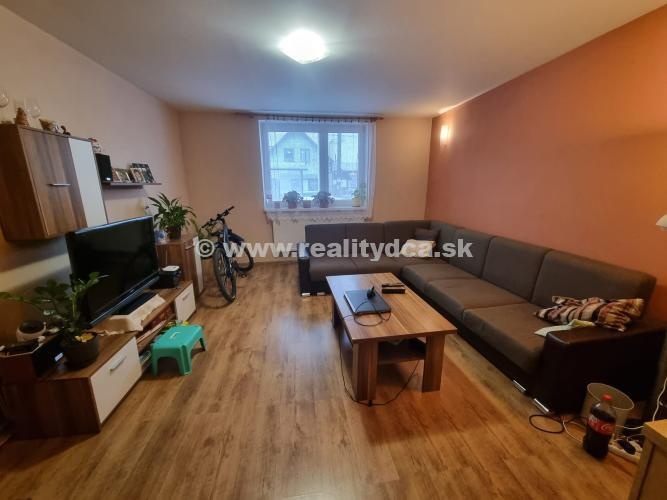 Predáme rodinný dom v centre obce Bolešov - 3