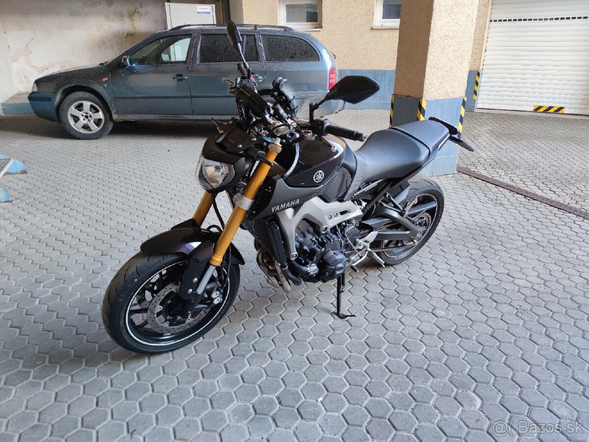 Yamaha MT09 - 3