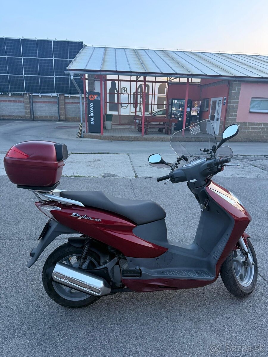 Honda Dylan - úsporný mestský skúter - 3