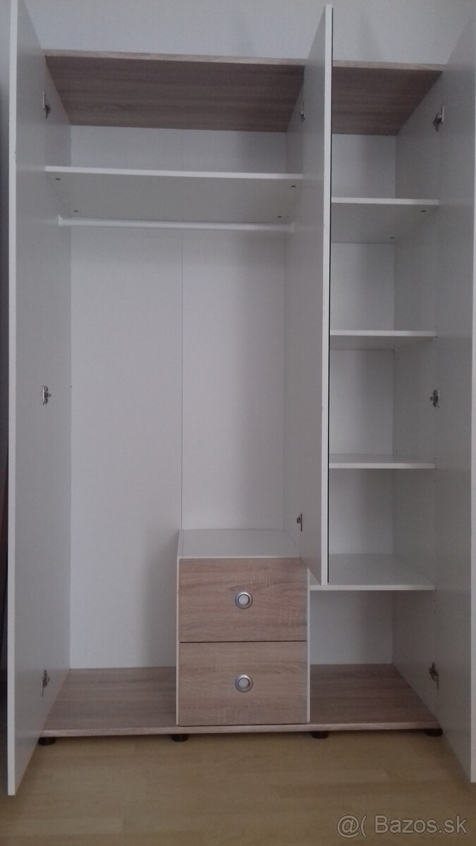 3-dverová skriňa so zrkadlom - 3