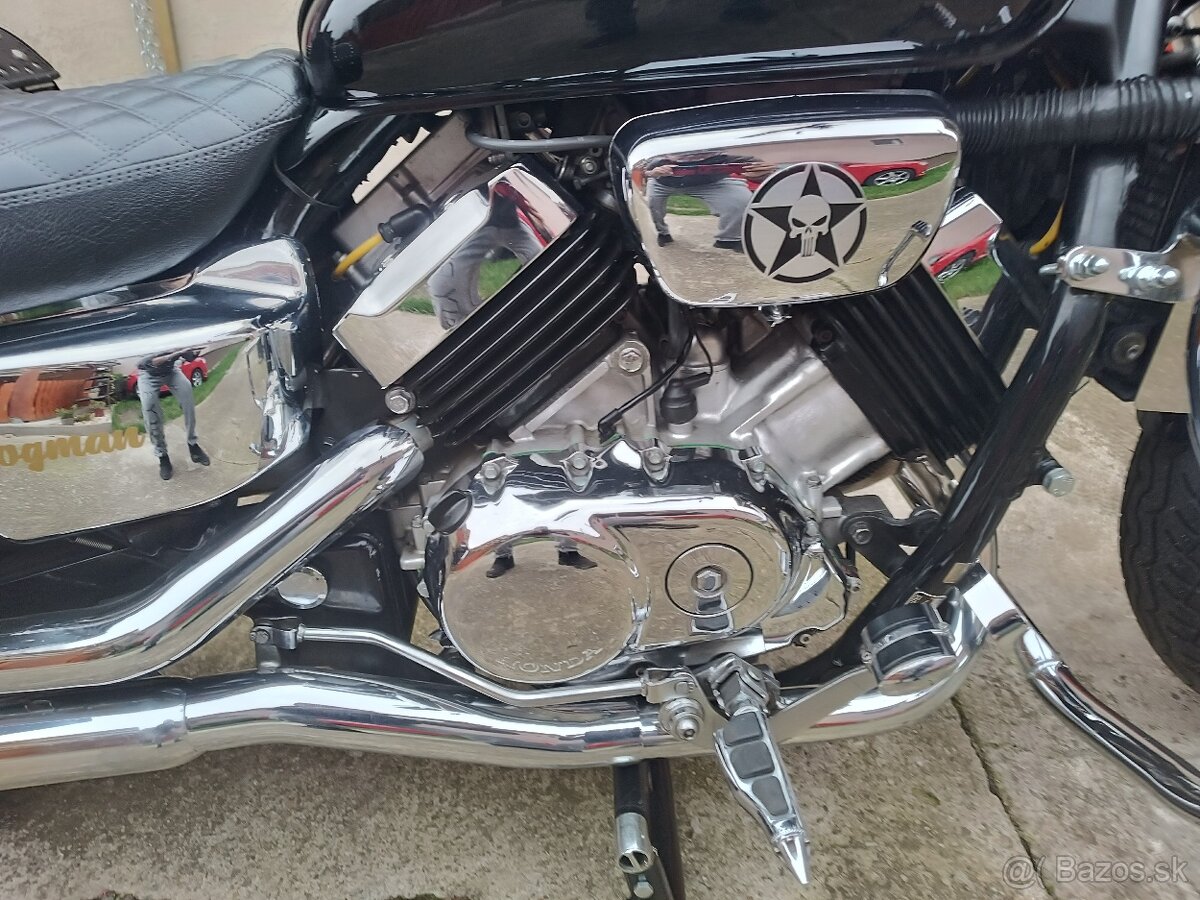 Honda VF 750 c magna - 3