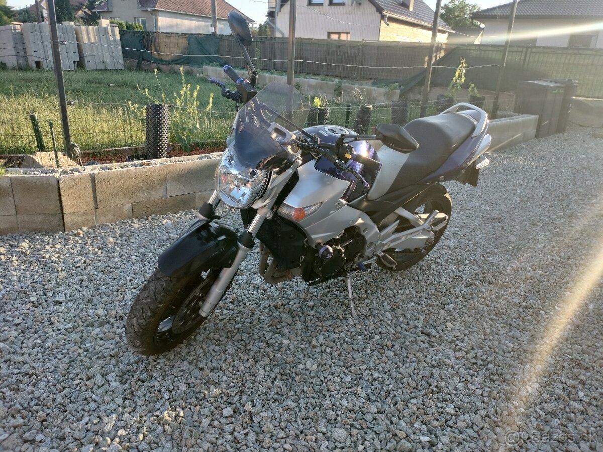 SUZUKI 600 GSR - 3