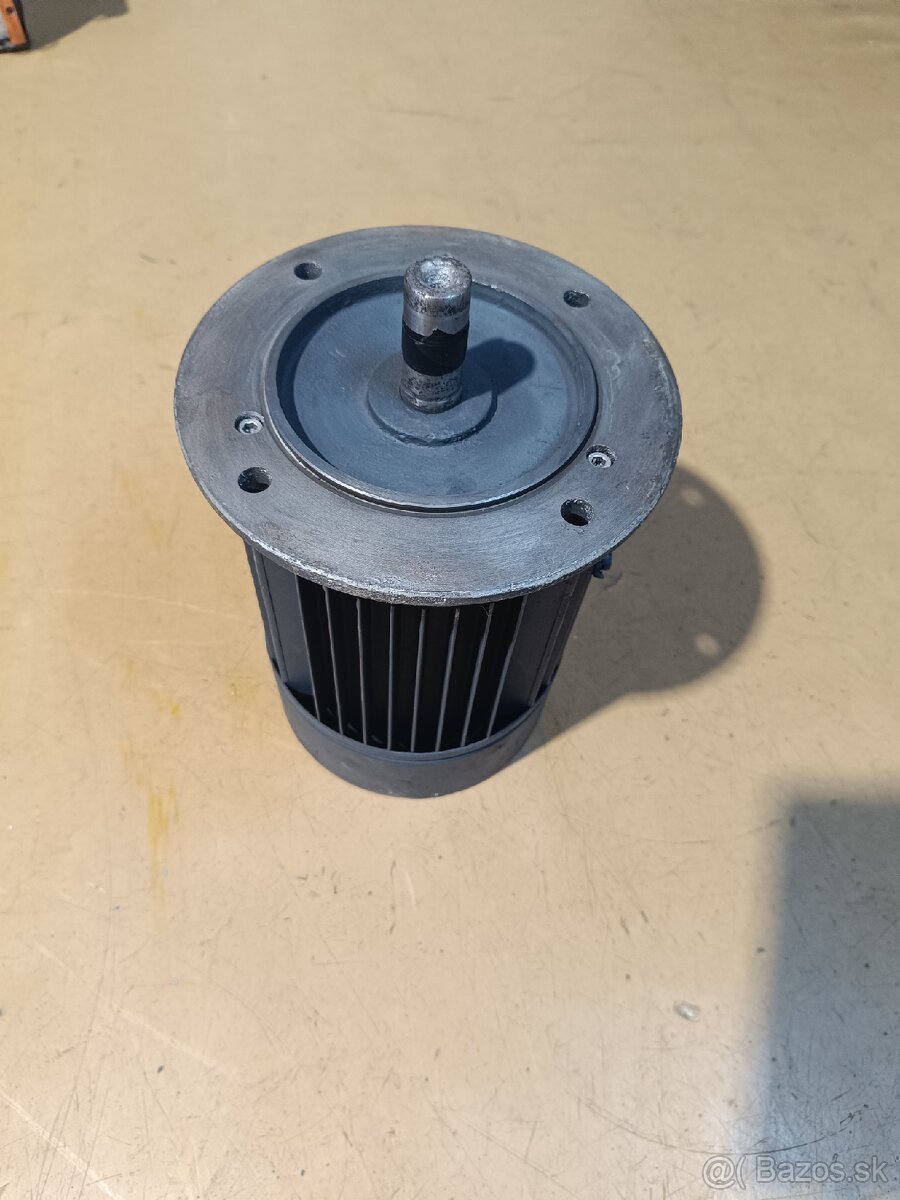 1,5kw/1400ot min na predaj prirubovy - 3