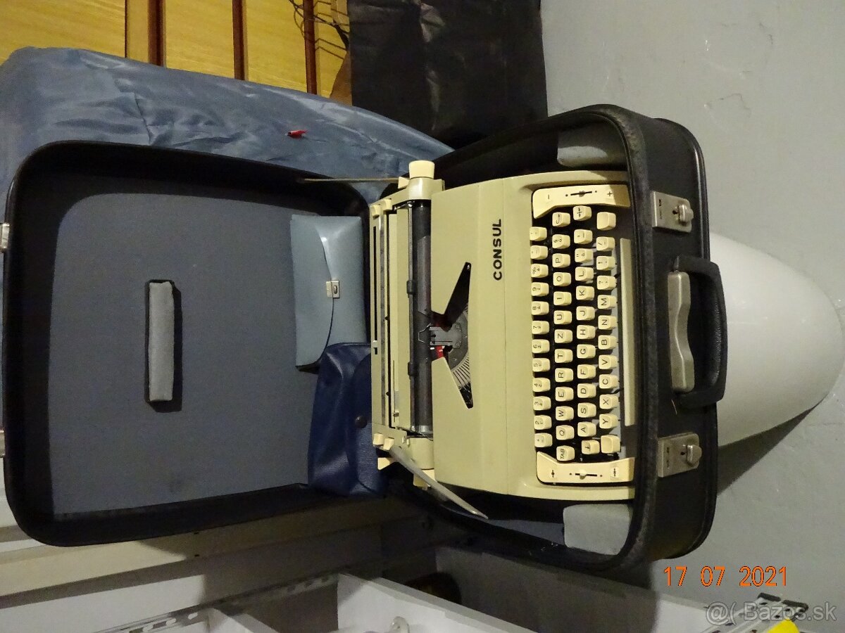 Predám kufríkový písací stroj CONSUL - 3