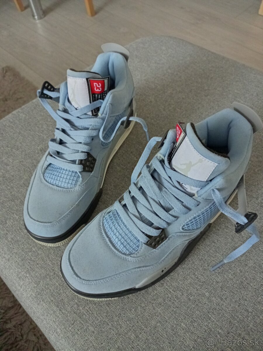 Jordan 4 Retro University Blue - 3