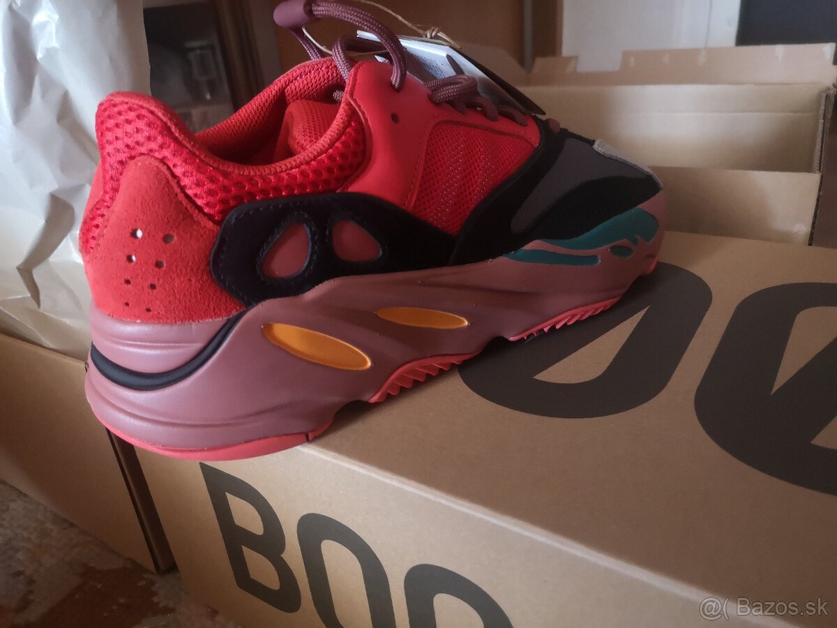 Yeezy Boost 700 "Hi-Res Red" - 3