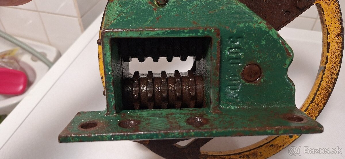 Rezačka trávy a žihľavy, ručná, malá - 3