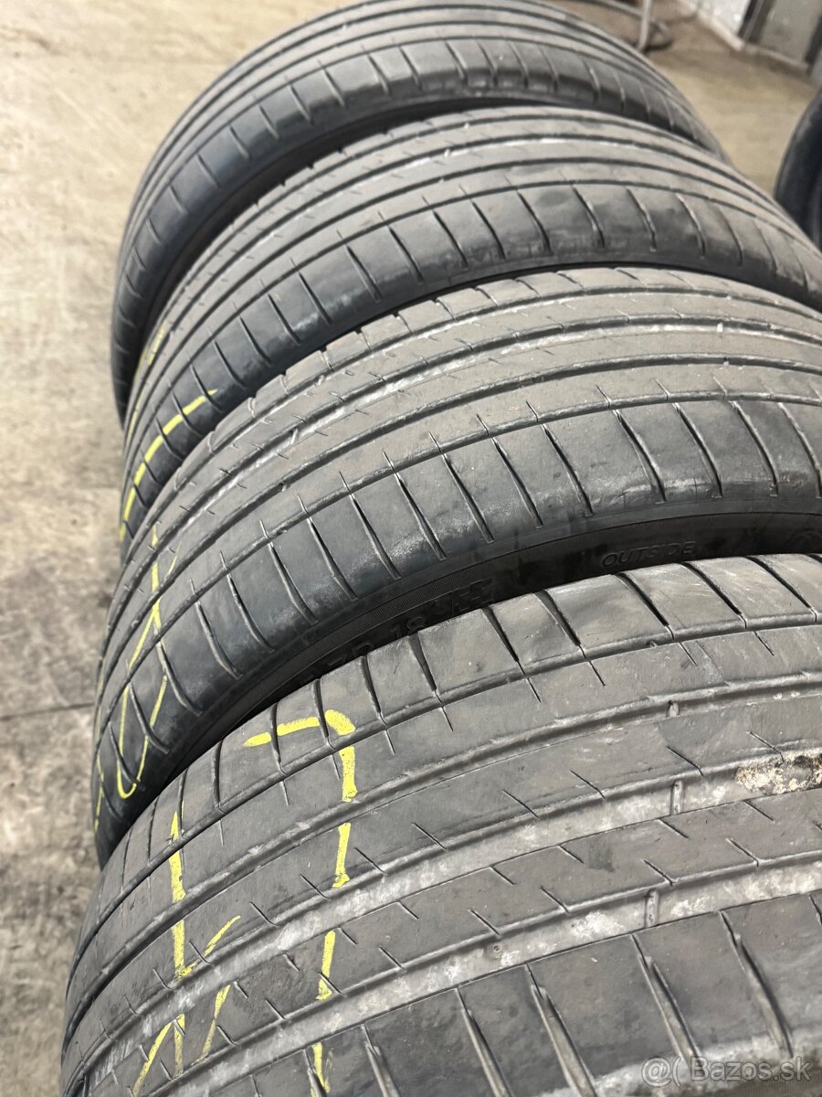 235/45R18 - 3